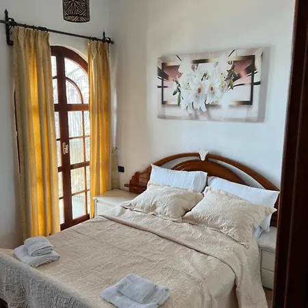 Castle Of Monte Cristo With Pool-Ilio Hotel 4*